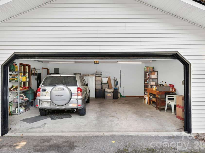 18 Rosewood Trail, Hendersonville, NC 28739.  MLS# CAR4406298, YatesRealty ID 46305. 