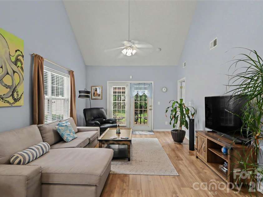 2716 Rozzelles Landing Drive, Charlotte, NC 28214.  MLS# CAR4417221, YatesRealty ID 46307. 