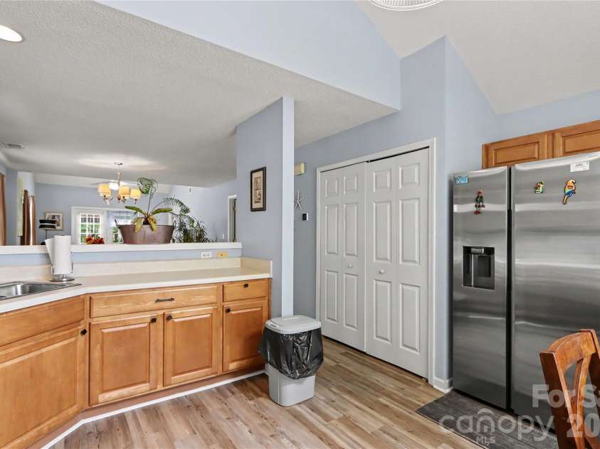2716 Rozzelles Landing Drive, Charlotte, NC 28214.  MLS# CAR4417221, YatesRealty ID 46307. 