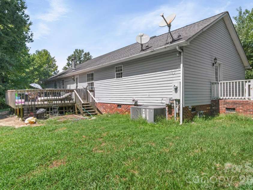 5130 Sedgefield Drive, Lancaster, SC 29720.  MLS# CAR4413593, YatesRealty ID 46308. 