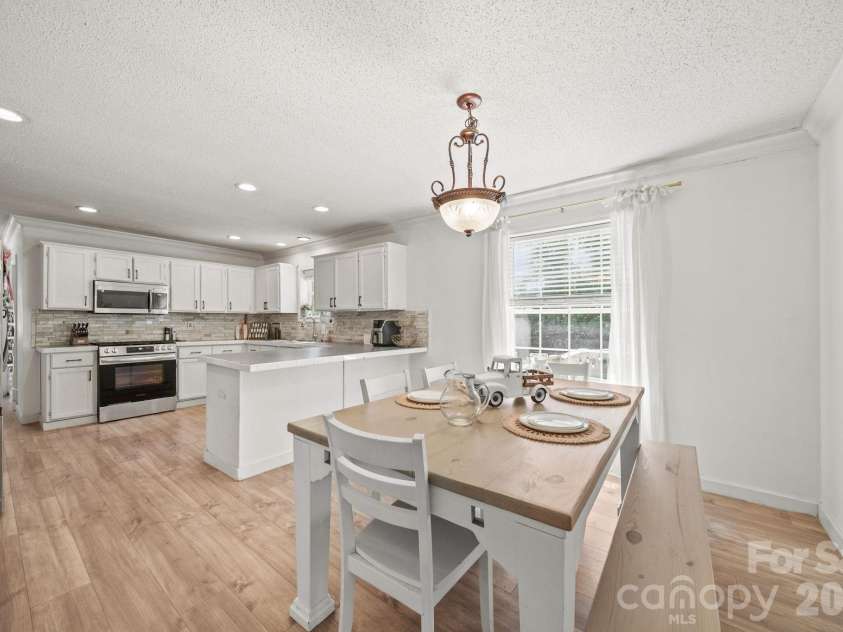 5130 Sedgefield Drive, Lancaster, SC 29720.  MLS# CAR4413593, YatesRealty ID 46308. Dining room