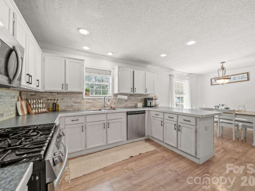 5130 Sedgefield Drive, Lancaster, SC 29720.  MLS# CAR4413593, YatesRealty ID 46308. Kitchen