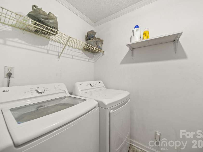 5130 Sedgefield Drive, Lancaster, SC 29720.  MLS# CAR4413593, YatesRealty ID 46308. Laundry room