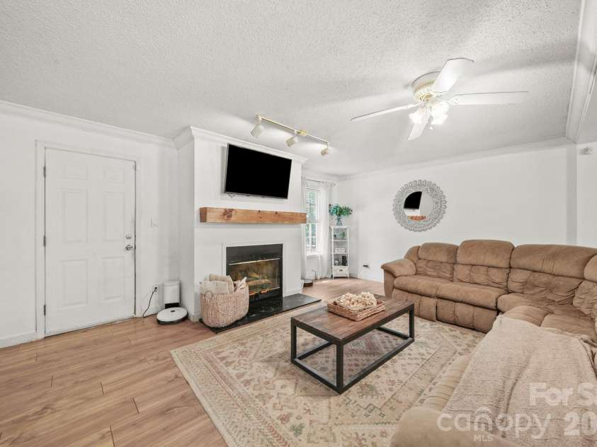 5130 Sedgefield Drive, Lancaster, SC 29720.  MLS# CAR4413593, YatesRealty ID 46308. Living room