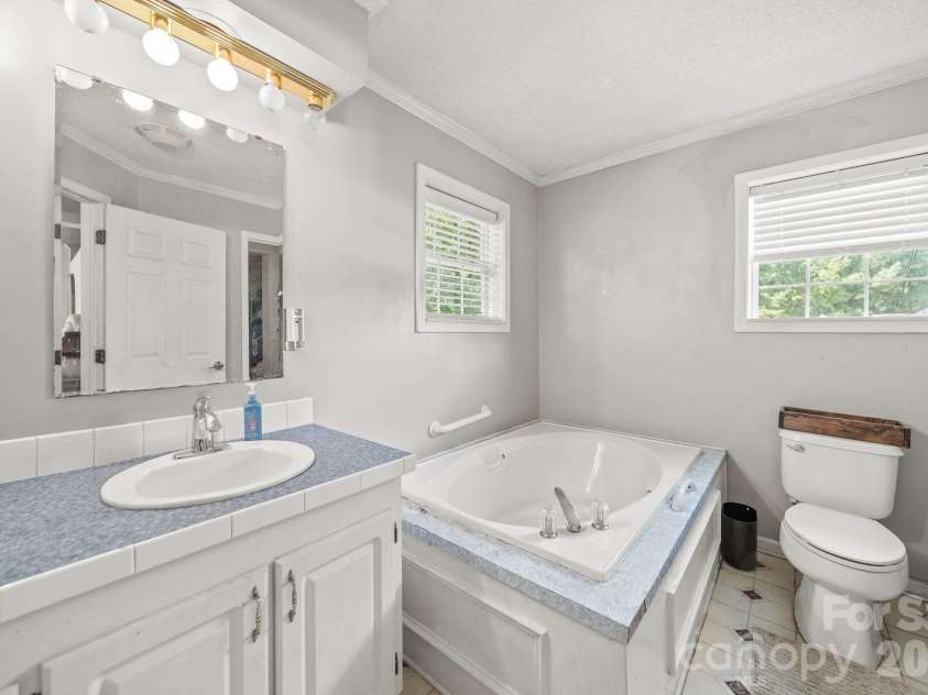 5130 Sedgefield Drive, Lancaster, SC 29720.  MLS# CAR4413593, YatesRealty ID 46308. Primary ensuite