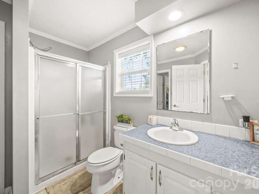 5130 Sedgefield Drive, Lancaster, SC 29720.  MLS# CAR4413593, YatesRealty ID 46308. Primary ensuite