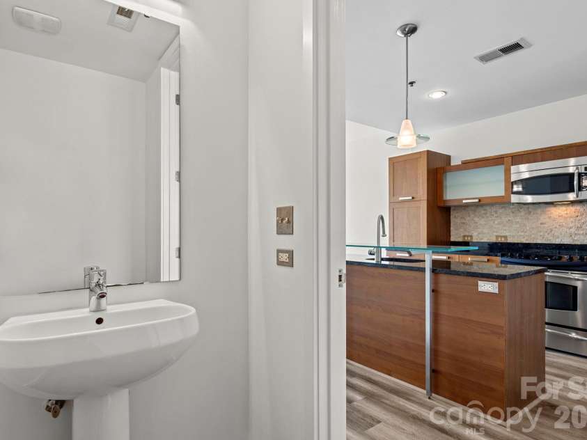 1133 Metropolitan Avenue, Charlotte, NC 28204.  MLS# CAR4363066, YatesRealty ID 4631. 