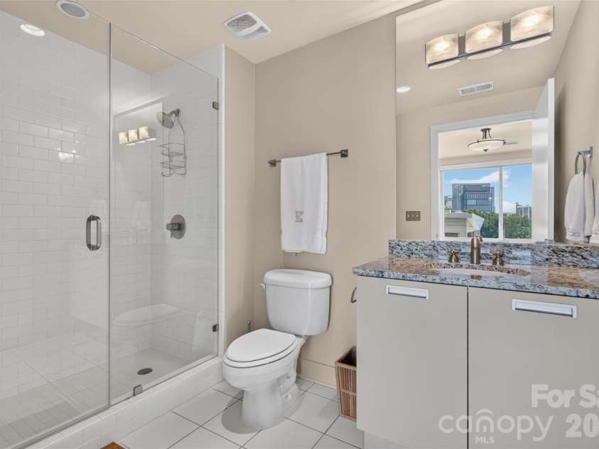 1133 Metropolitan Avenue, Charlotte, NC 28204.  MLS# CAR4412878, YatesRealty ID 4631. 2nd bedroom bath