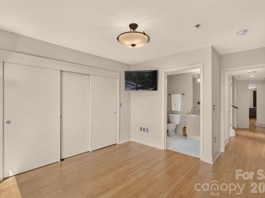 1133 Metropolitan Avenue, Charlotte, NC 28204.  MLS# CAR4412878, YatesRealty ID 4631. 2nd bedrrom