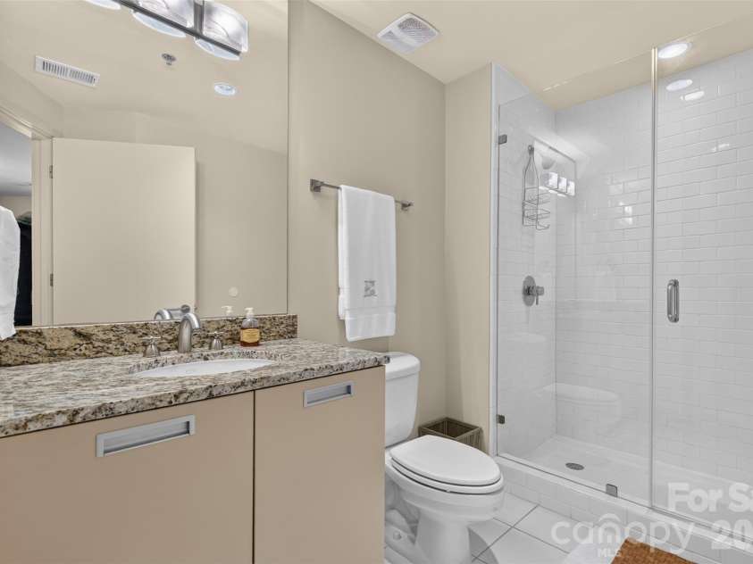1133 Metropolitan Avenue, Charlotte, NC 28204.  MLS# CAR4412878, YatesRealty ID 4631. 3rd bedroom bath