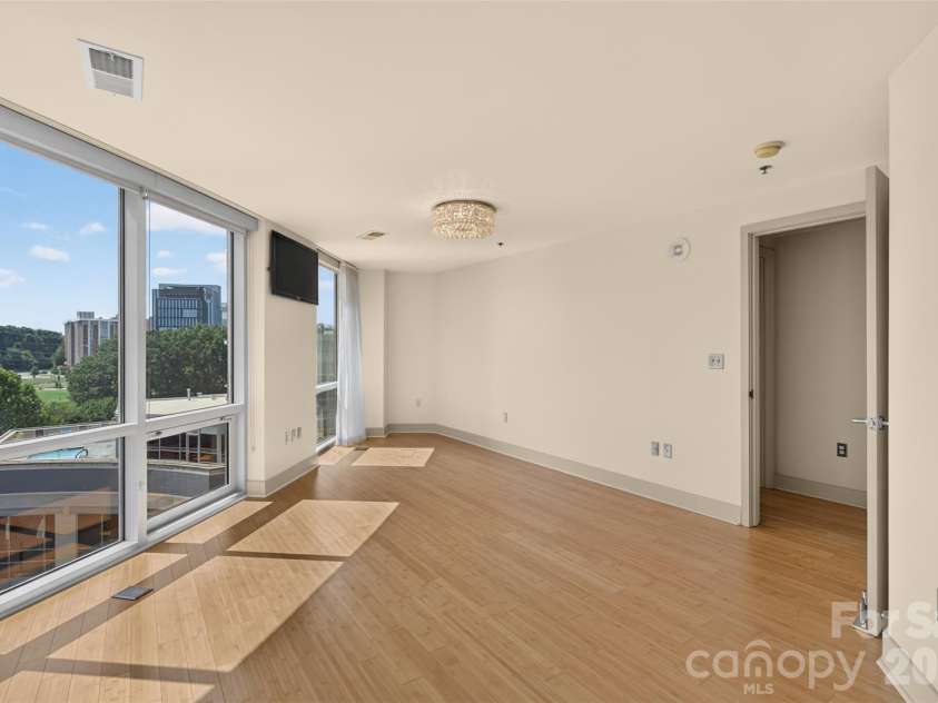 1133 Metropolitan Avenue, Charlotte, NC 28204.  MLS# CAR4412878, YatesRealty ID 4631. 
