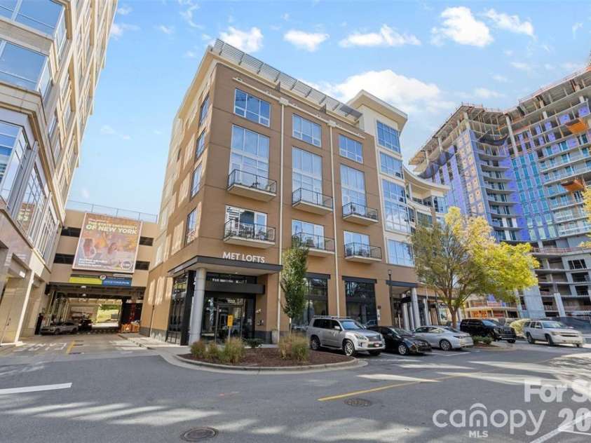 1133 Metropolitan Avenue, Charlotte, NC 28204.  MLS# CAR4412878, YatesRealty ID 4631. Main entrance