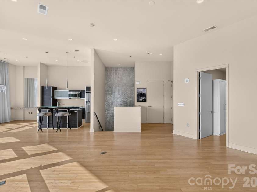 1133 Metropolitan Avenue, Charlotte, NC 28204.  MLS# CAR4412878, YatesRealty ID 4631. Open concept layout is great for entertaining