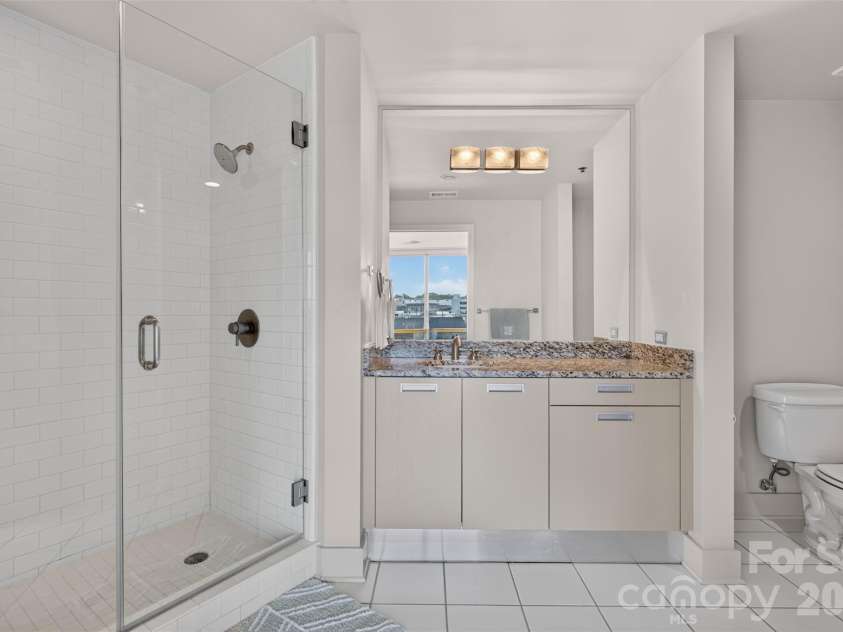 1133 Metropolitan Avenue, Charlotte, NC 28204.  MLS# CAR4412878, YatesRealty ID 4631. Primary bath