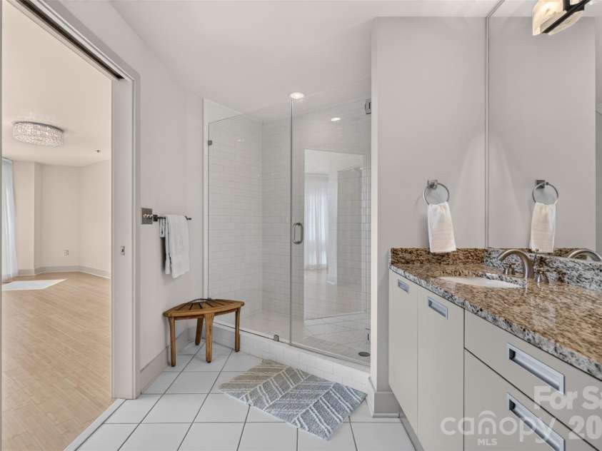 1133 Metropolitan Avenue, Charlotte, NC 28204.  MLS# CAR4412878, YatesRealty ID 4631. Primary bath