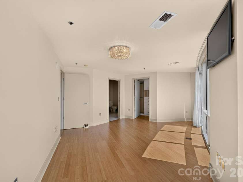 1133 Metropolitan Avenue, Charlotte, NC 28204.  MLS# CAR4412878, YatesRealty ID 4631. Primary bedroom