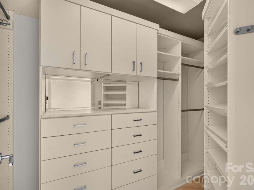 1133 Metropolitan Avenue, Charlotte, NC 28204.  MLS# CAR4412878, YatesRealty ID 4631. Primary custom closet