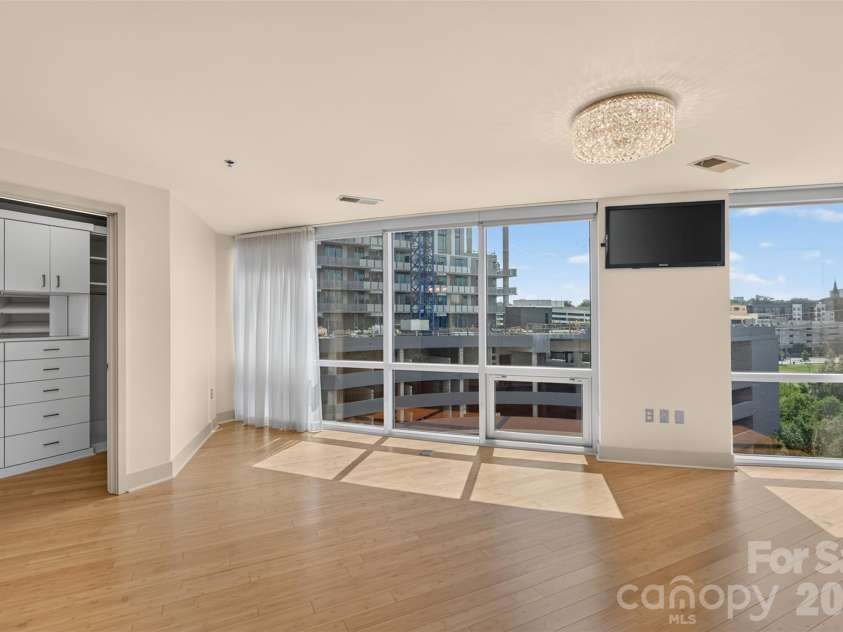 1133 Metropolitan Avenue, Charlotte, NC 28204.  MLS# CAR4412878, YatesRealty ID 4631. Primary with a view