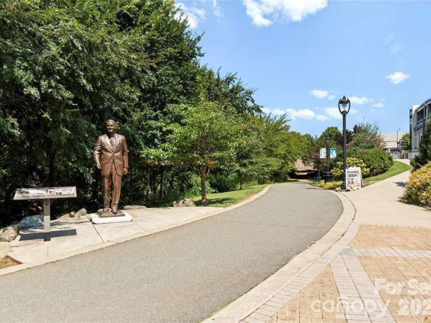 1133 Metropolitan Avenue, Charlotte, NC 28204.  MLS# CAR4412878, YatesRealty ID 4631. The greenway