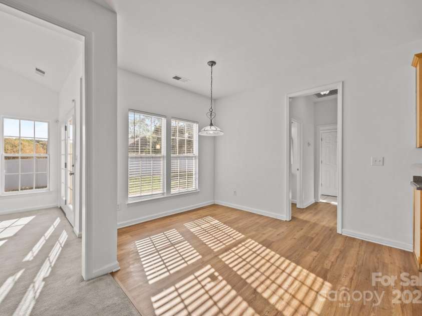 7262 April Mist Trail, Huntersville, NC 28078.  MLS# CAR4240563, YatesRealty ID 4631. Beautiful Breakfast Area