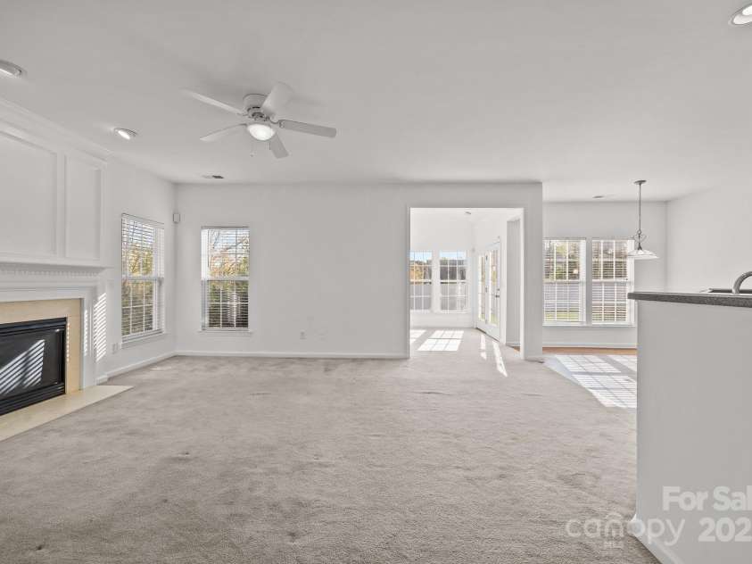 7262 April Mist Trail, Huntersville, NC 28078.  MLS# CAR4240563, YatesRealty ID 4631. Great Room w/ Gas Log Fireplace