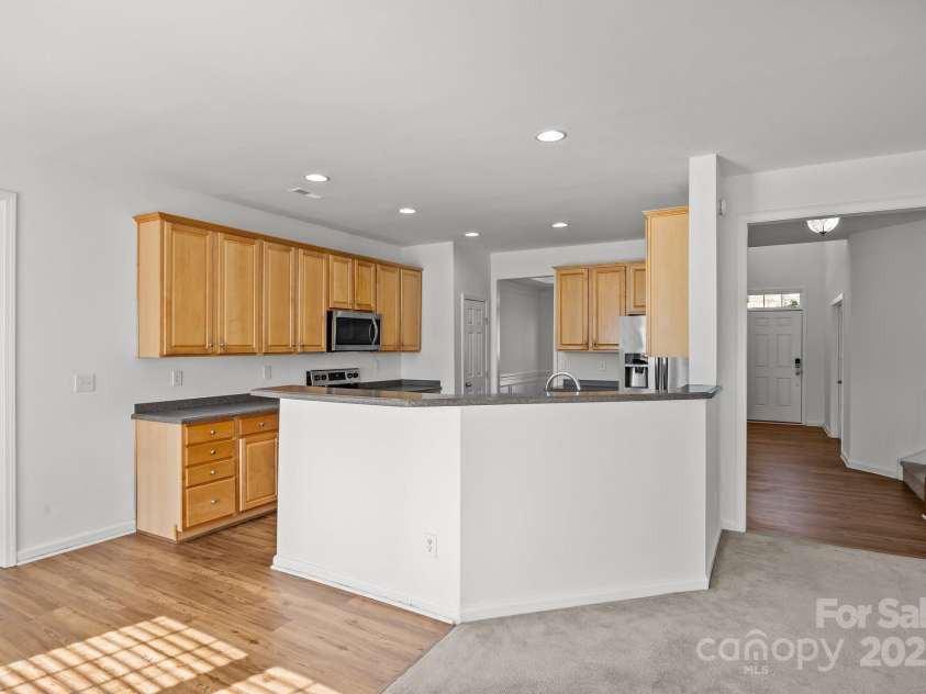 7262 April Mist Trail, Huntersville, NC 28078.  MLS# CAR4240563, YatesRealty ID 4631. Lovely Breakfast Bar