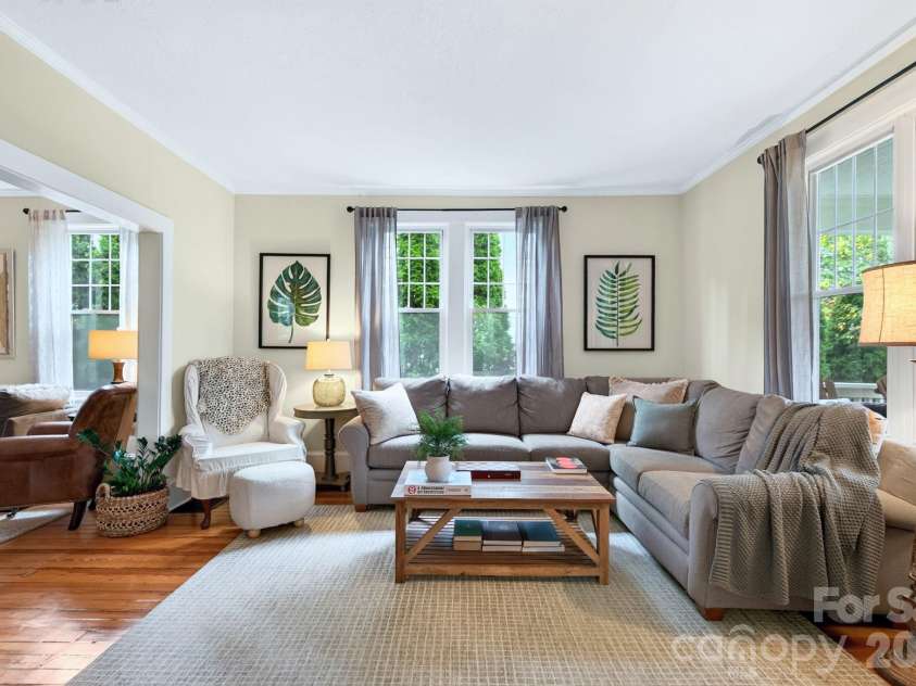 46 Chestnut Street, Asheville, NC 28801.  MLS# CAR4415682, YatesRealty ID 46311. 
