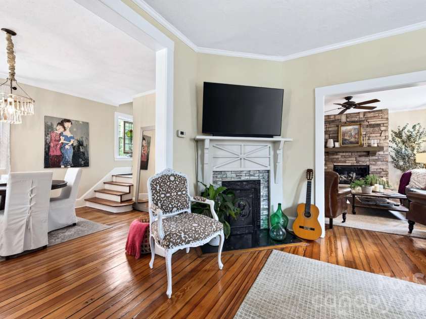 46 Chestnut Street, Asheville, NC 28801.  MLS# CAR4415682, YatesRealty ID 46311. 