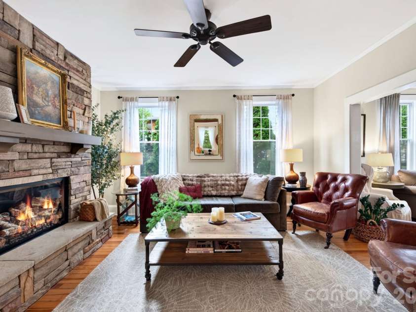 46 Chestnut Street, Asheville, NC 28801.  MLS# CAR4415682, YatesRealty ID 46311. 