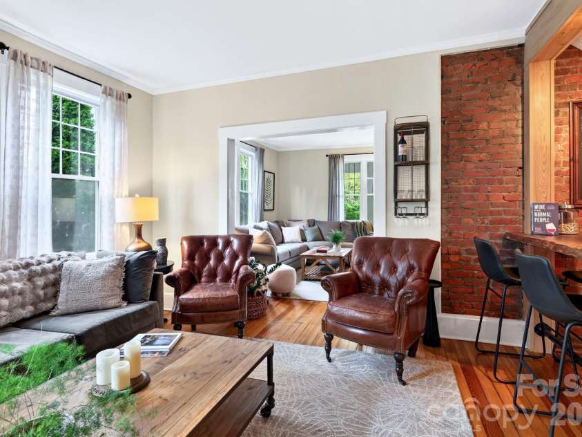 46 Chestnut Street, Asheville, NC 28801.  MLS# CAR4415682, YatesRealty ID 46311. 