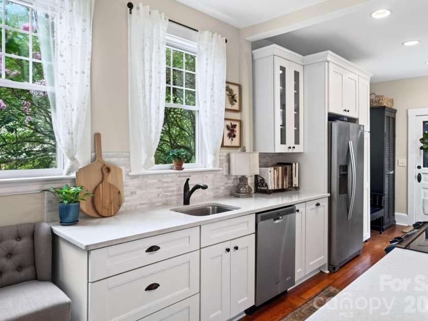 46 Chestnut Street, Asheville, NC 28801.  MLS# CAR4415682, YatesRealty ID 46311. 