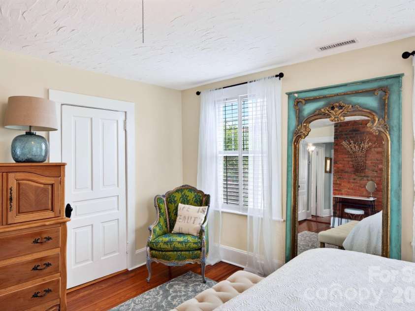 46 Chestnut Street, Asheville, NC 28801.  MLS# CAR4415682, YatesRealty ID 46311. 