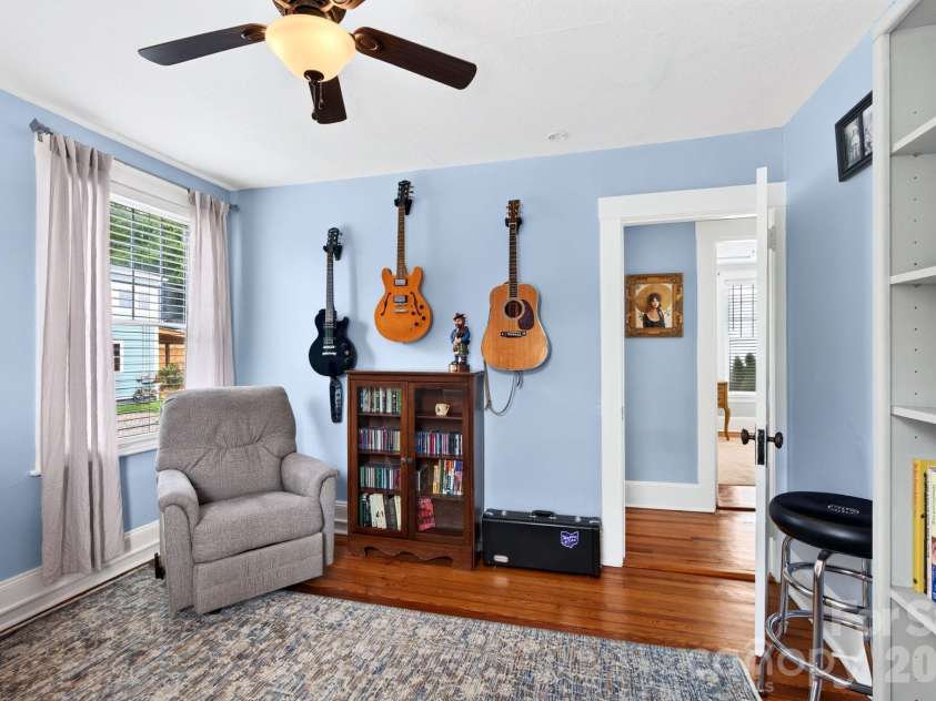 46 Chestnut Street, Asheville, NC 28801.  MLS# CAR4415682, YatesRealty ID 46311. 