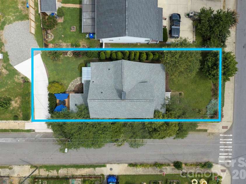 46 Chestnut Street, Asheville, NC 28801.  MLS# CAR4415682, YatesRealty ID 46311. Approximate Lot Lines