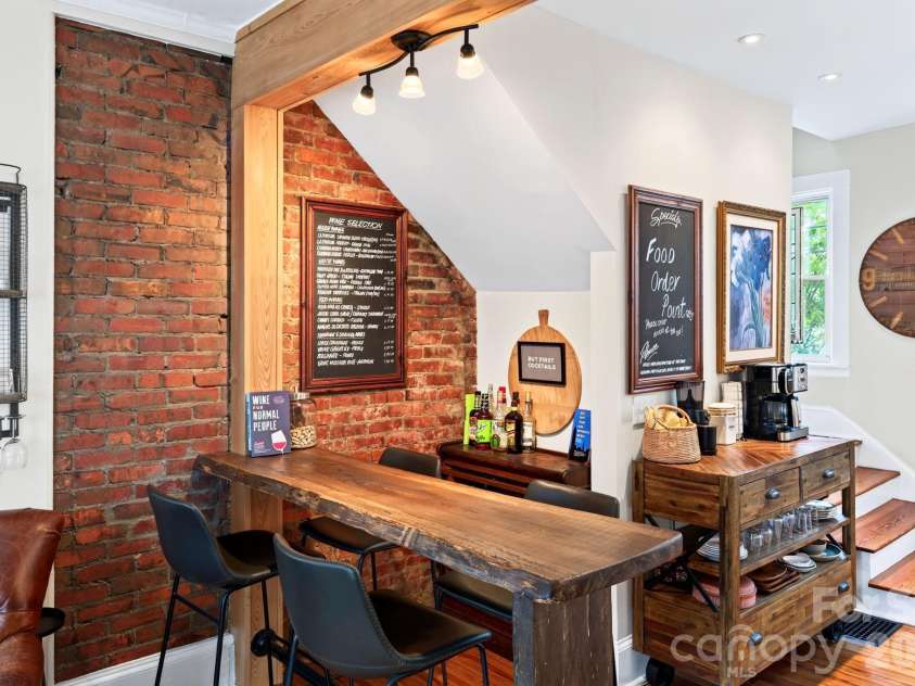46 Chestnut Street, Asheville, NC 28801.  MLS# CAR4415682, YatesRealty ID 46311. Breakfast Bar