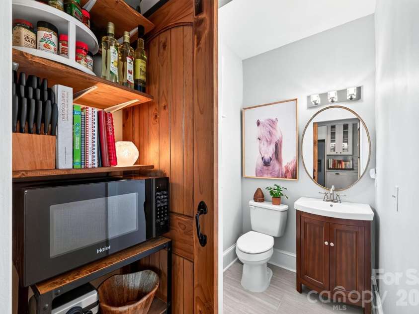 46 Chestnut Street, Asheville, NC 28801.  MLS# CAR4415682, YatesRealty ID 46311. Half Bath
