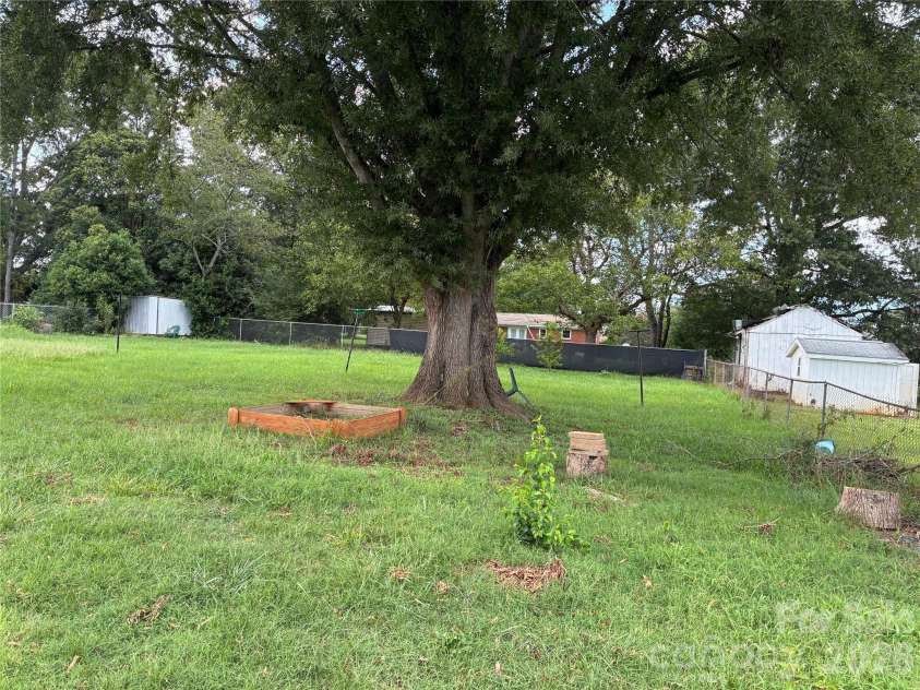 6102 Len Drive, Shelby, NC 28152.  MLS# CAR4412786, YatesRealty ID 46313. 
