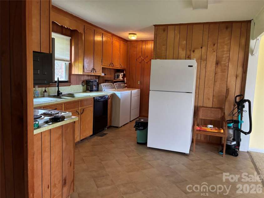 6102 Len Drive, Shelby, NC 28152.  MLS# CAR4412786, YatesRealty ID 46313. 