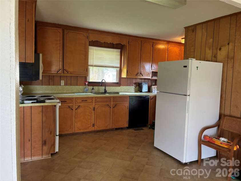 6102 Len Drive, Shelby, NC 28152.  MLS# CAR4412786, YatesRealty ID 46313. 