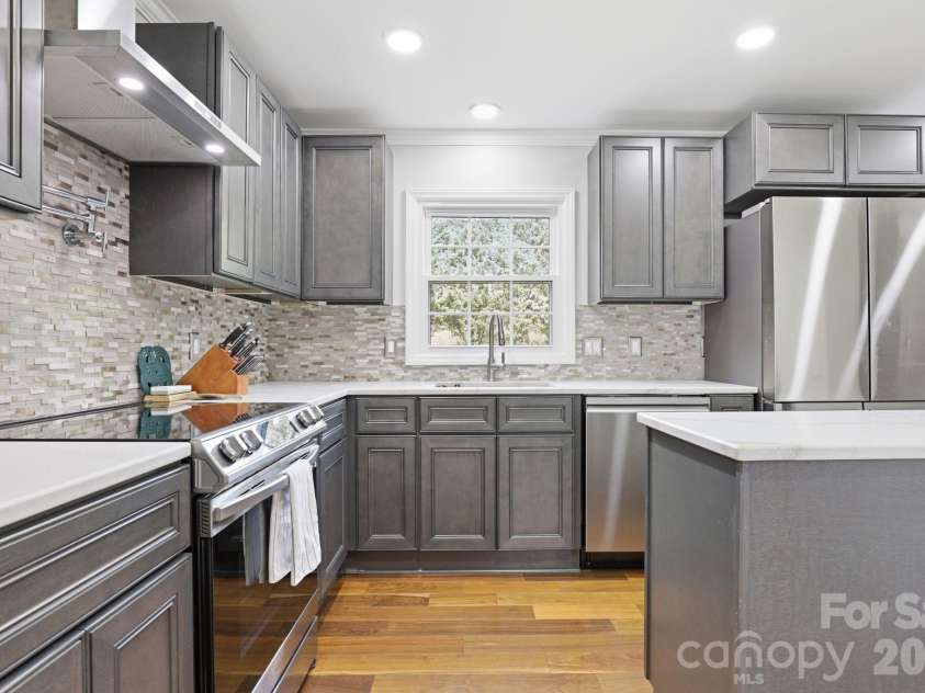 12200 Bay Tree Way, Charlotte, NC 28277.  MLS# CAR4416004, YatesRealty ID 46314. 