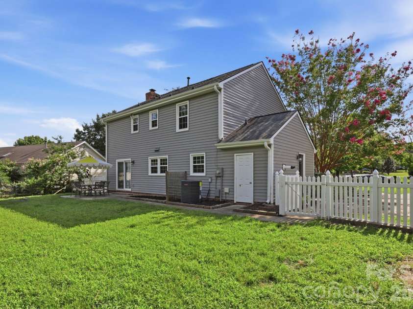 12200 Bay Tree Way, Charlotte, NC 28277.  MLS# CAR4416004, YatesRealty ID 46314. 
