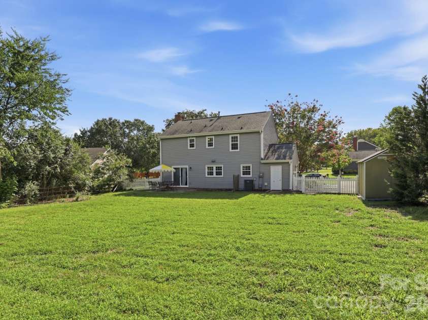 12200 Bay Tree Way, Charlotte, NC 28277.  MLS# CAR4416004, YatesRealty ID 46314. 