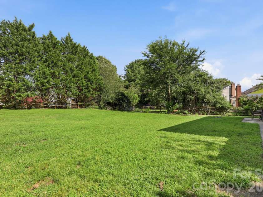 12200 Bay Tree Way, Charlotte, NC 28277.  MLS# CAR4416004, YatesRealty ID 46314. 