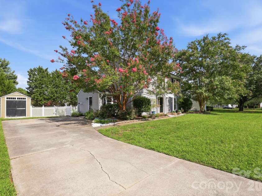 12200 Bay Tree Way, Charlotte, NC 28277.  MLS# CAR4416004, YatesRealty ID 46314. 