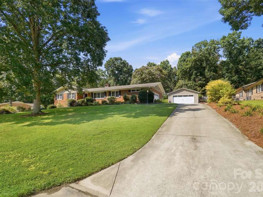 3282 Woodchuck Drive, Kannapolis, NC 28081.  MLS# CAR4413407, YatesRealty ID 46315. 