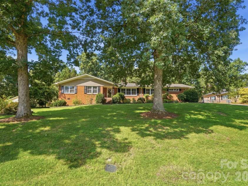 3282 Woodchuck Drive, Kannapolis, NC 28081.  MLS# CAR4413407, YatesRealty ID 46315. 