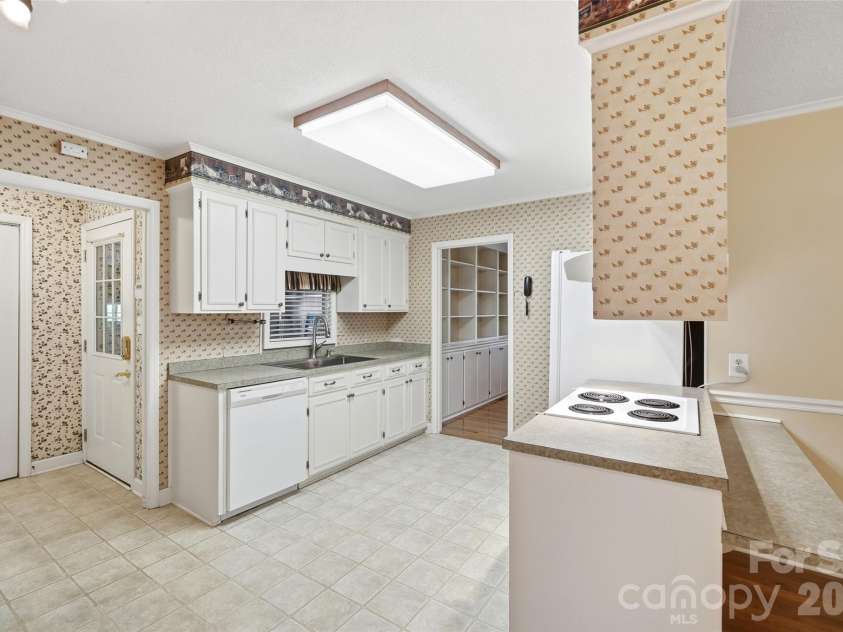3282 Woodchuck Drive, Kannapolis, NC 28081.  MLS# CAR4413407, YatesRealty ID 46315. 