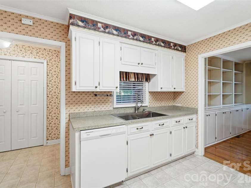 3282 Woodchuck Drive, Kannapolis, NC 28081.  MLS# CAR4413407, YatesRealty ID 46315. 