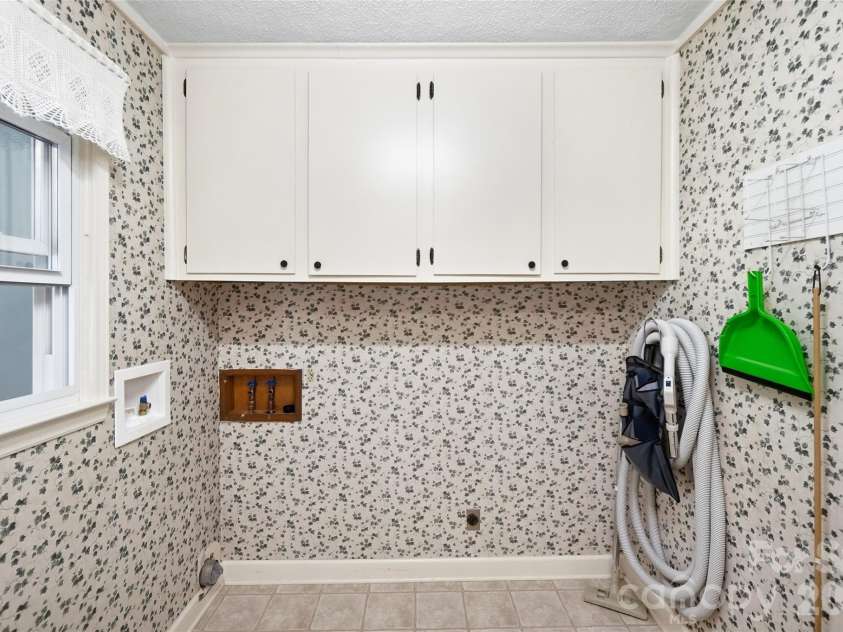 3282 Woodchuck Drive, Kannapolis, NC 28081.  MLS# CAR4413407, YatesRealty ID 46315. 