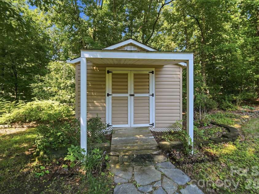 3282 Woodchuck Drive, Kannapolis, NC 28081.  MLS# CAR4413407, YatesRealty ID 46315. 